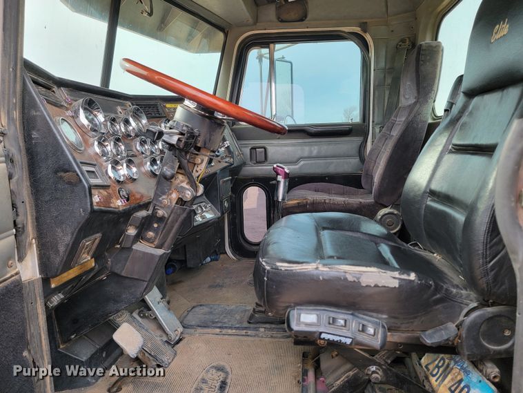 image for item DQ7464 1996 Peterbilt 378  semi truck