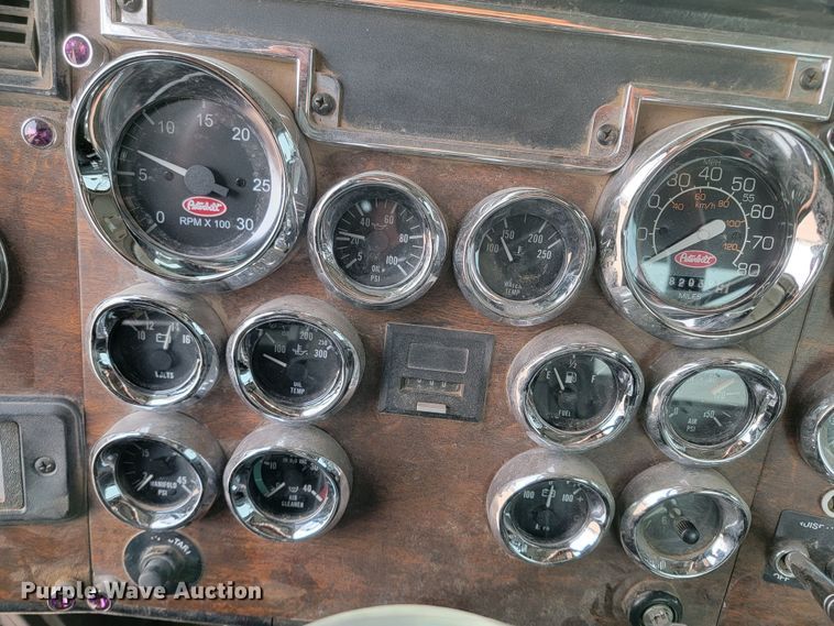 image for item DQ7464 1996 Peterbilt 378  semi truck