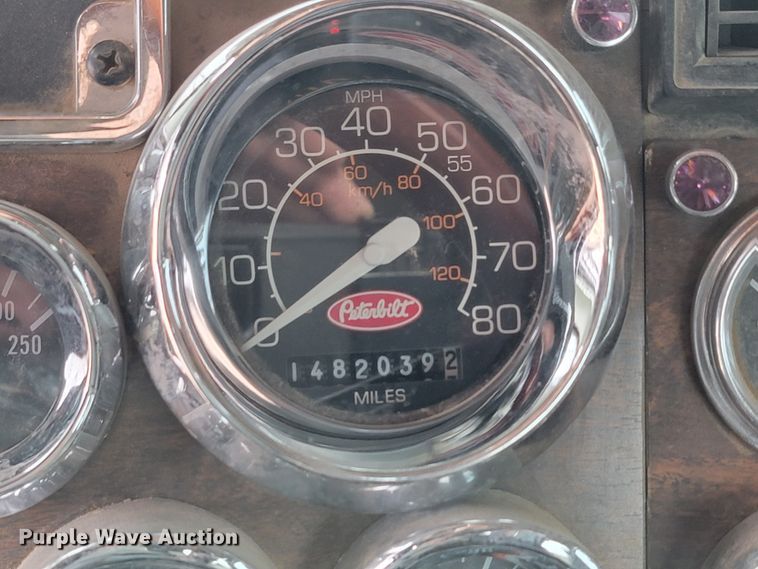 image for item DQ7464 1996 Peterbilt 378  semi truck