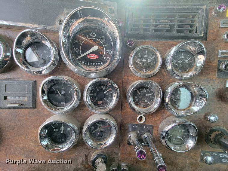 image for item DQ7464 1996 Peterbilt 378  semi truck