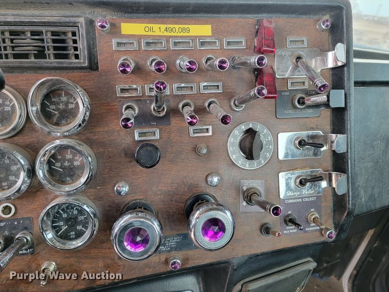 image for item DQ7464 1996 Peterbilt 378  semi truck