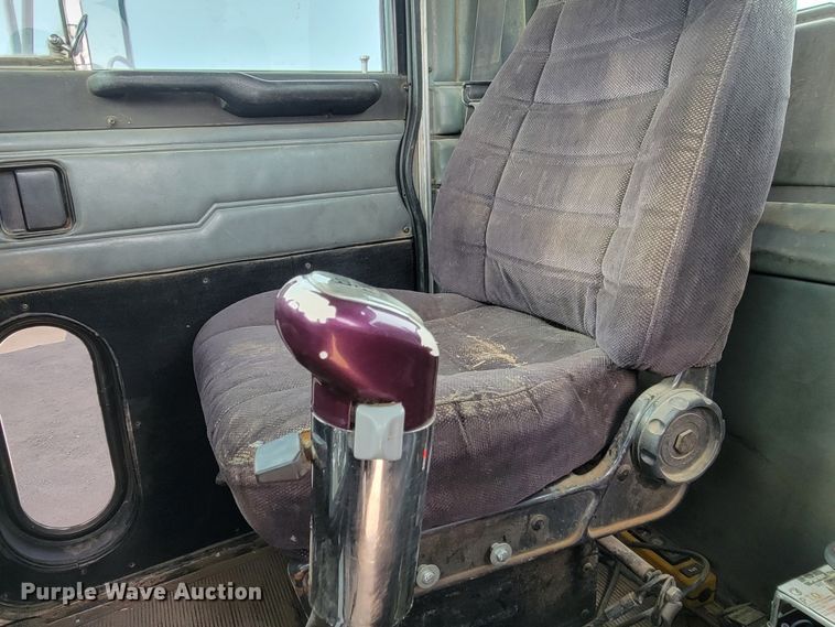 image for item DQ7464 1996 Peterbilt 378  semi truck