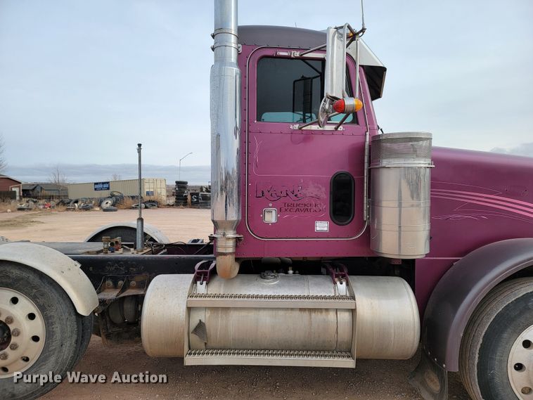 image for item DQ7464 1996 Peterbilt 378  semi truck