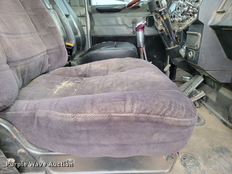 image for item DQ7464 1996 Peterbilt 378  semi truck