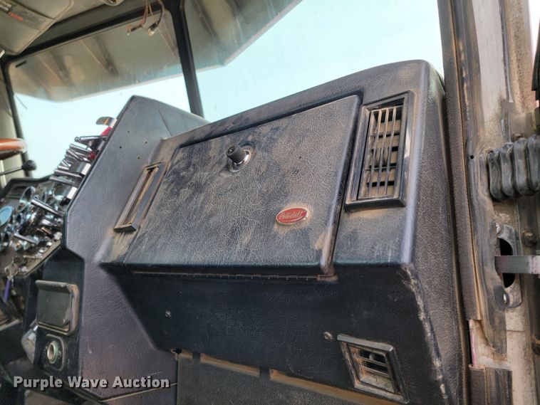 image for item DQ7464 1996 Peterbilt 378  semi truck