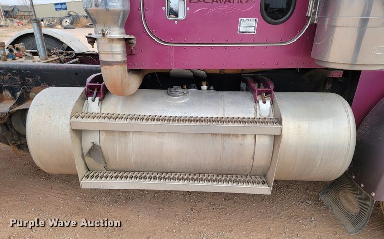 image for item DQ7464 1996 Peterbilt 378  semi truck