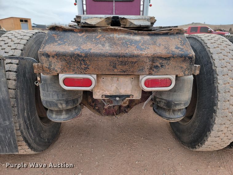 image for item DQ7464 1996 Peterbilt 378  semi truck