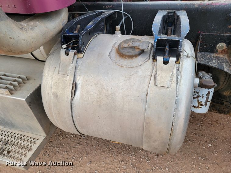 image for item DQ7464 1996 Peterbilt 378  semi truck