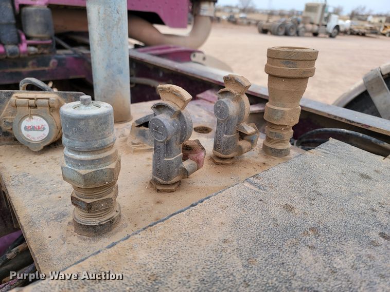 image for item DQ7464 1996 Peterbilt 378  semi truck