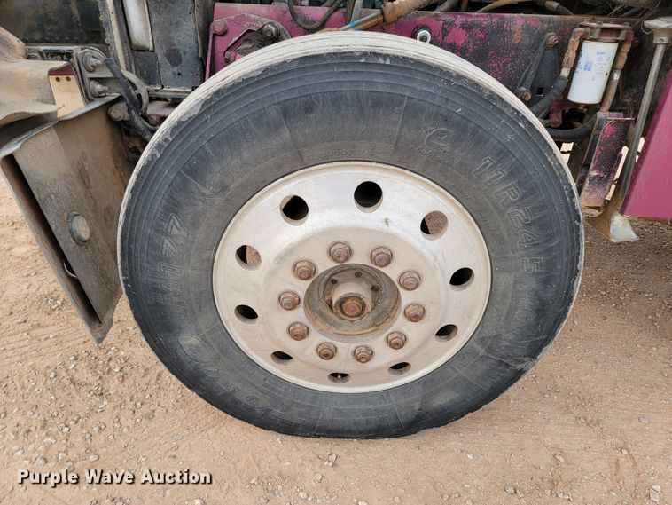 image for item DQ7464 1996 Peterbilt 378  semi truck