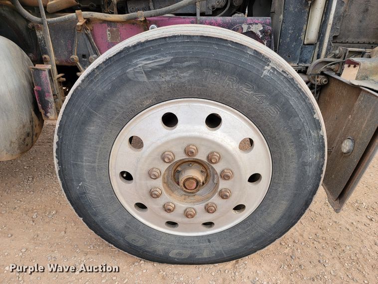 image for item DQ7464 1996 Peterbilt 378  semi truck