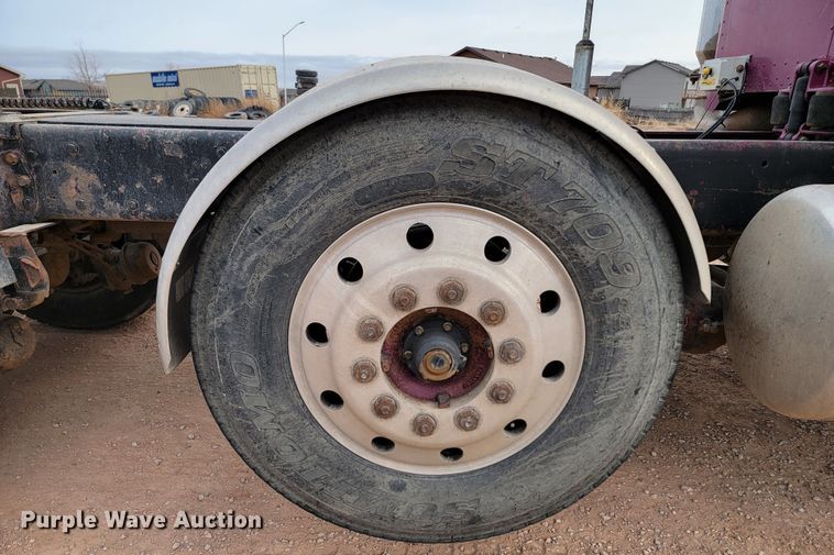 image for item DQ7464 1996 Peterbilt 378  semi truck