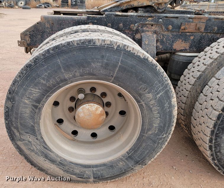 image for item DQ7464 1996 Peterbilt 378  semi truck