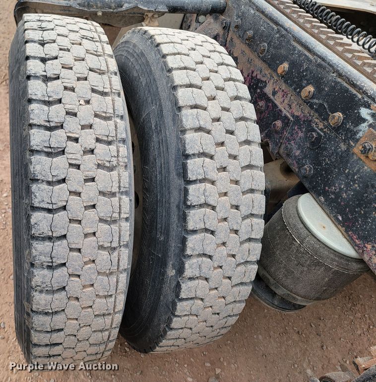 image for item DQ7464 1996 Peterbilt 378  semi truck