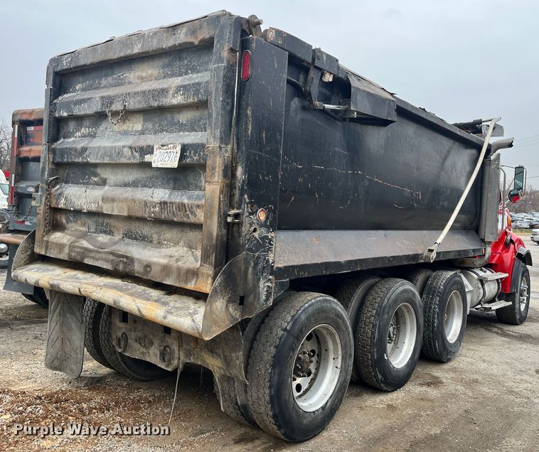 image for item DR7399 2006 Sterling L9500  dump truck