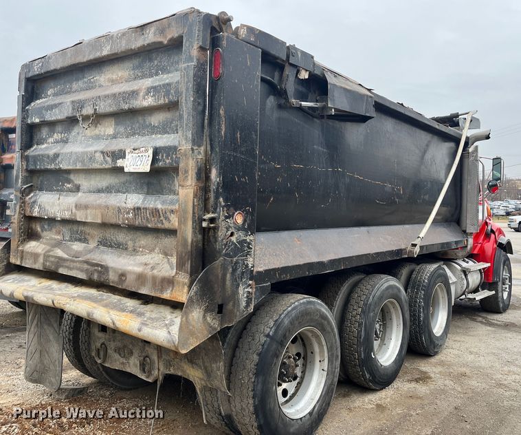 image for item DR7399 2006 Sterling L9500  dump truck