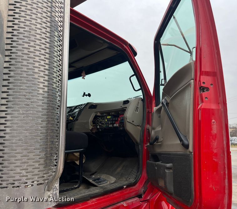 image for item DR7399 2006 Sterling L9500  dump truck