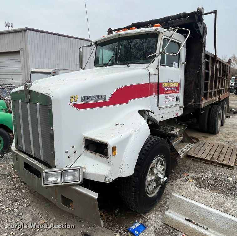 image for item DR7400 1988 Kenworth T800  dump truck