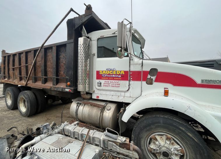 image for item DR7400 1988 Kenworth T800  dump truck