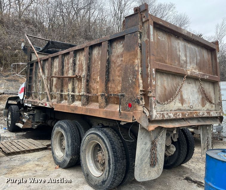 image for item DR7400 1988 Kenworth T800  dump truck