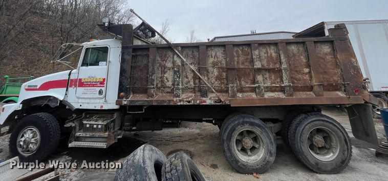 image for item DR7400 1988 Kenworth T800  dump truck