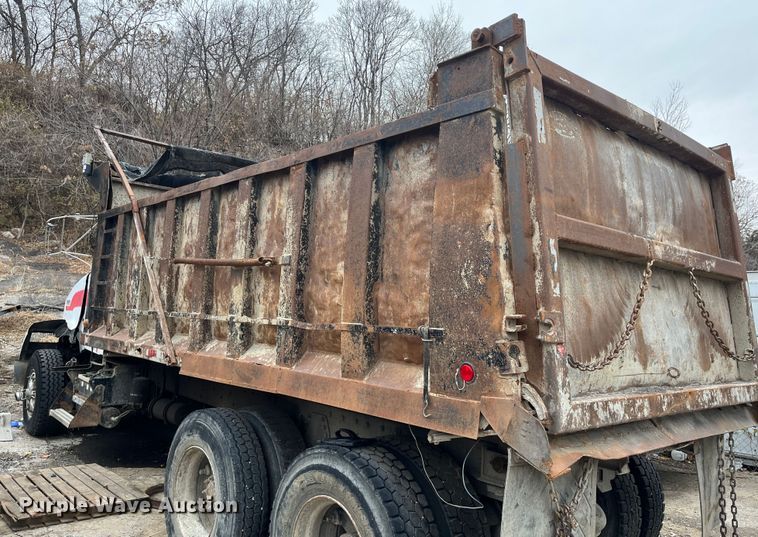 image for item DR7400 1988 Kenworth T800  dump truck