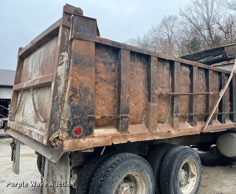 image for item DR7400 1988 Kenworth T800  dump truck