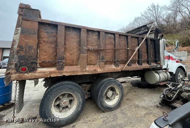 image for item DR7400 1988 Kenworth T800  dump truck