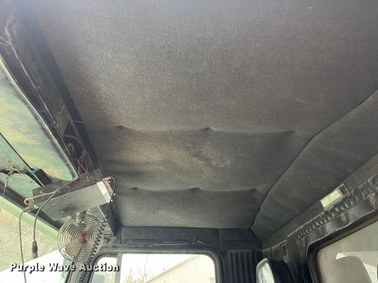 image for item DR7400 1988 Kenworth T800  dump truck