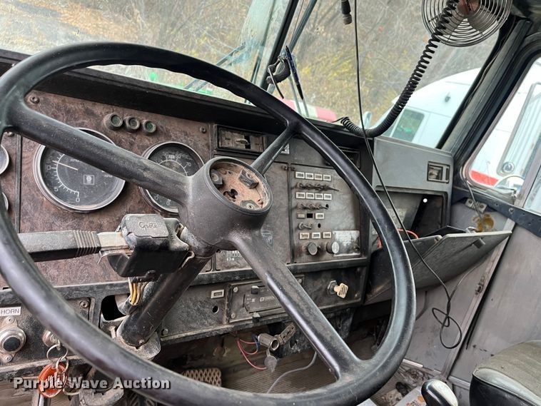 image for item DR7400 1988 Kenworth T800  dump truck