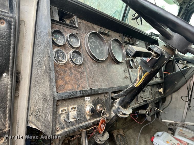 image for item DR7400 1988 Kenworth T800  dump truck