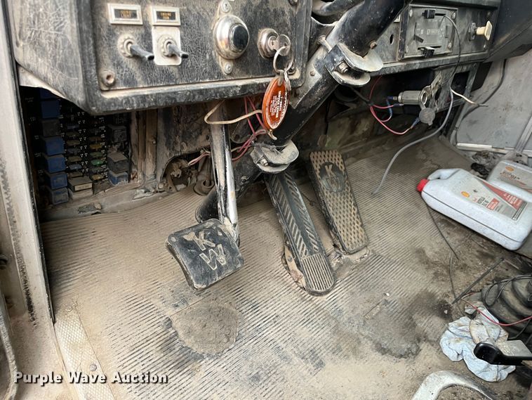 image for item DR7400 1988 Kenworth T800  dump truck