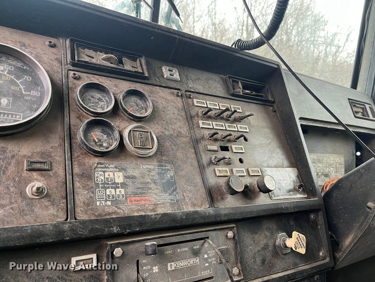 image for item DR7400 1988 Kenworth T800  dump truck