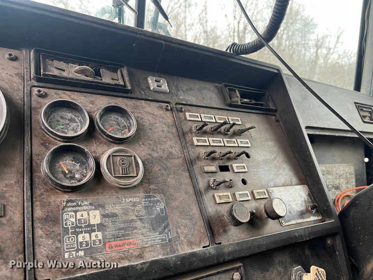 image for item DR7400 1988 Kenworth T800  dump truck