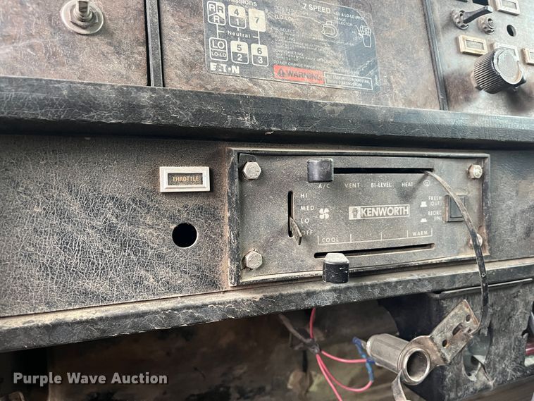 image for item DR7400 1988 Kenworth T800  dump truck