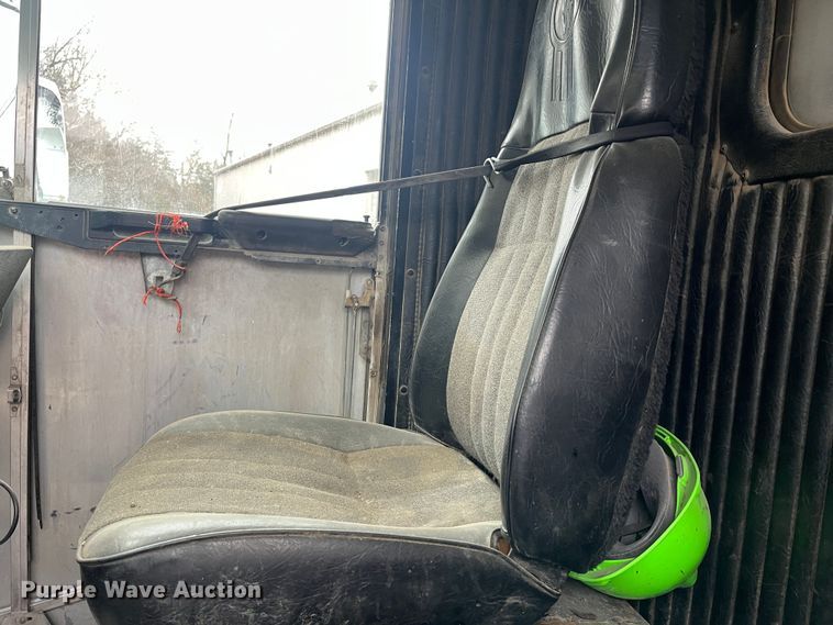 image for item DR7400 1988 Kenworth T800  dump truck