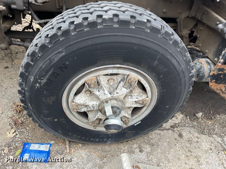 image for item DR7400 1988 Kenworth T800  dump truck