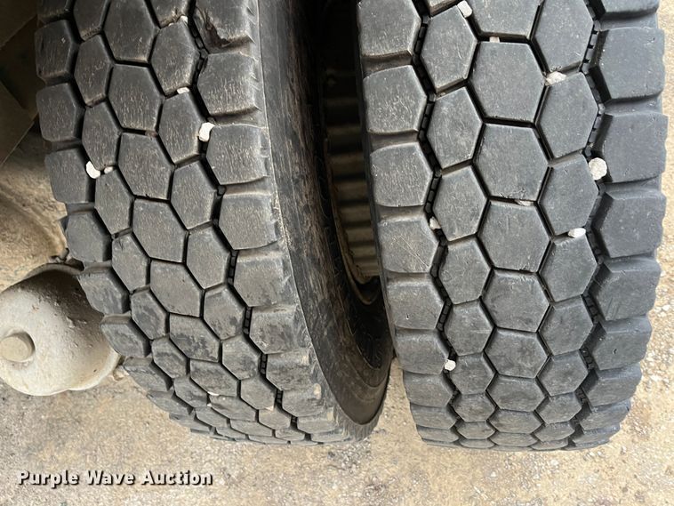 image for item DR7400 1988 Kenworth T800  dump truck