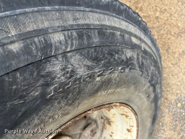 image for item DR7400 1988 Kenworth T800  dump truck