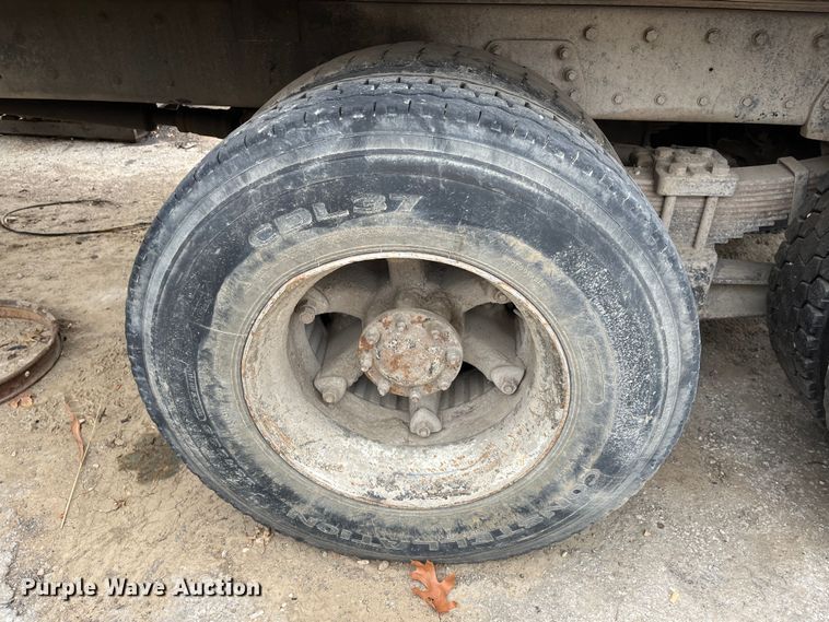 image for item DR7400 1988 Kenworth T800  dump truck