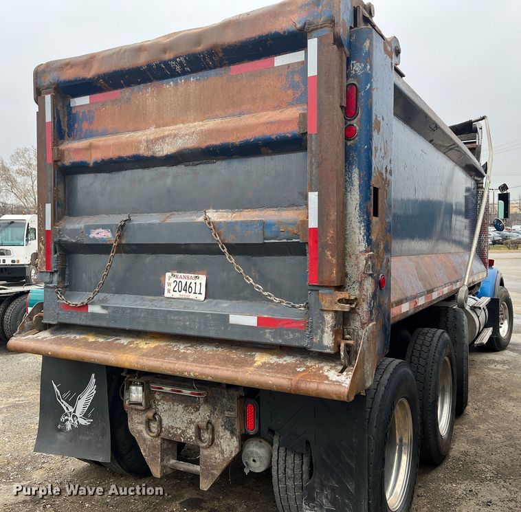 image for item DR7401 2005 Kenworth T800  dump truck