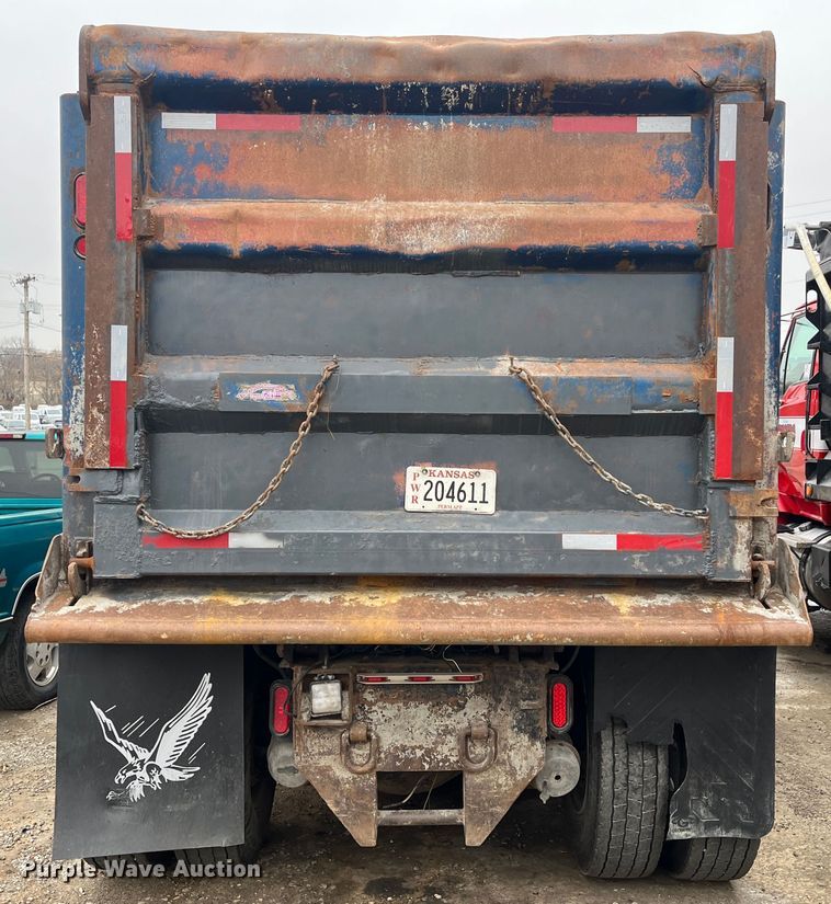 image for item DR7401 2005 Kenworth T800  dump truck