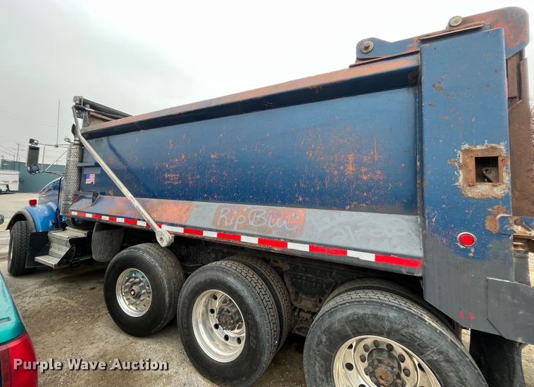 image for item DR7401 2005 Kenworth T800  dump truck