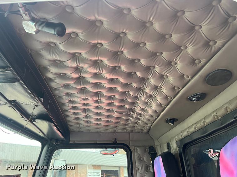 image for item DR7401 2005 Kenworth T800  dump truck