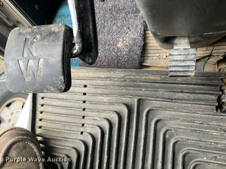 image for item DR7401 2005 Kenworth T800  dump truck