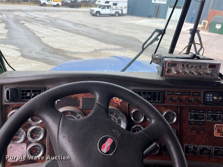 image for item DR7401 2005 Kenworth T800  dump truck