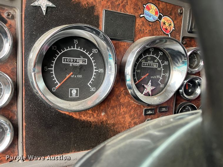 image for item DR7401 2005 Kenworth T800  dump truck