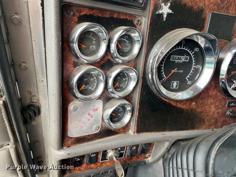 image for item DR7401 2005 Kenworth T800  dump truck