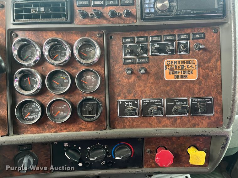 image for item DR7401 2005 Kenworth T800  dump truck