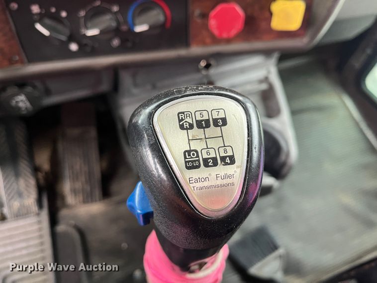 image for item DR7401 2005 Kenworth T800  dump truck